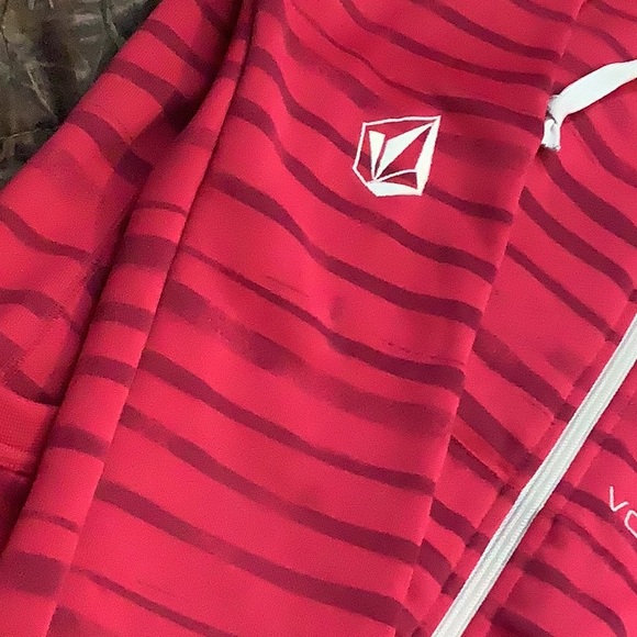 VOLCOM HOODIE! - Picture 5 of 5